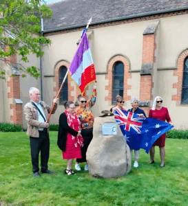 Cérémonie de Verneix avec le drapeau des guerilleros